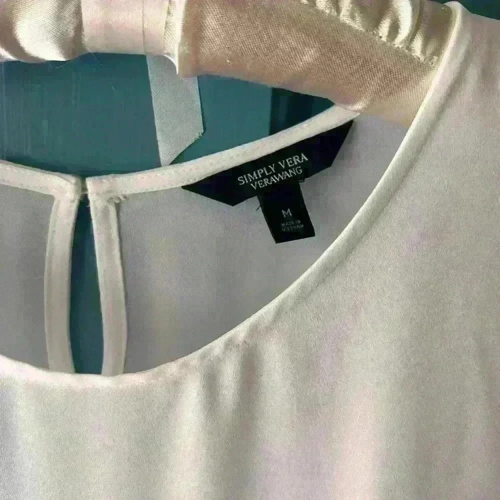 Simply Vera Vera Wang- White top with pleated detail- Medium - Picture 2 of 5